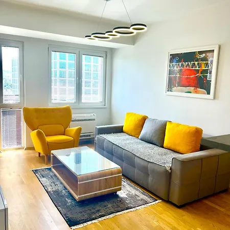 Apartment Lily Square