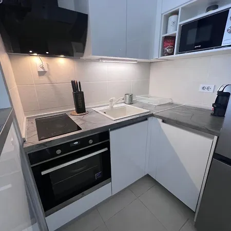 Lily Square Apartment